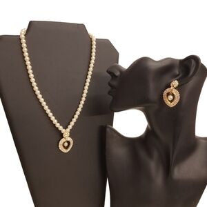 VINTAGE HIGH QUALITY FAUX PEARL & RHINESTONE PENDANT NECKLACE & EARRING SET